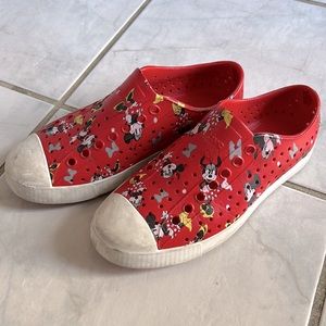 Native Disney Minnie Mouse shoes Size 7